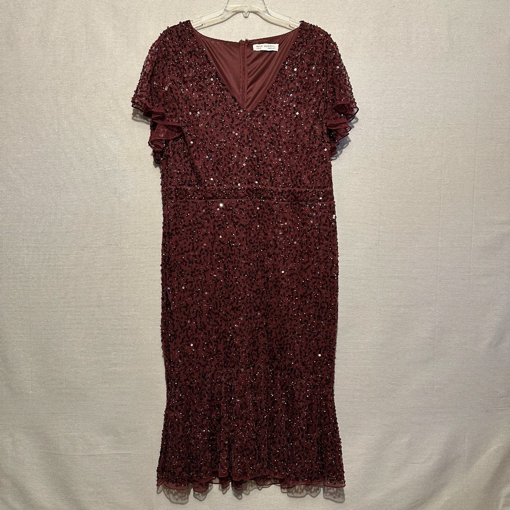 NWT Mac Duggal Sequined V Neck Flutter Cap Sleeve… - image 4